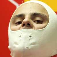 Massa Tak Peduli Bantuan Kimi