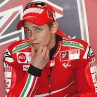 Stoner Berencana Operasi, Rossi Juara Lebih Cepat