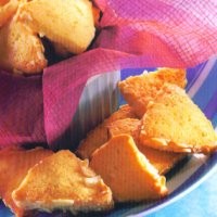 Menyiapkan Kue-Kue Lebaran
