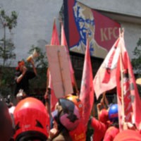 Tuntut Upah Layak, Buruh PT Fast Food Berunjuk Rasa