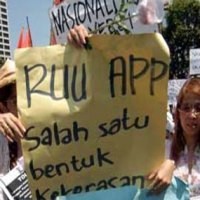 Belasan Organisasi di Bandung Tolak RUU Pornografi