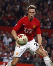 Dilema Fergie Memilih Bek