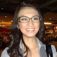 Lebaran, Donita Pakai Seragam Hijau