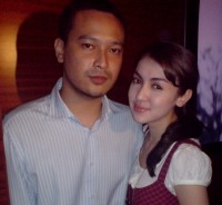 Rianti Cartwright Gantung Cinta