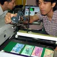 Ciptakan Alat Pendeteksi Uang dengan Bahan Bekas