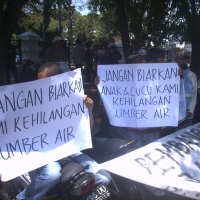 Warga Lembang Tolak Pabrik Air Kemasan di Wilayahnya