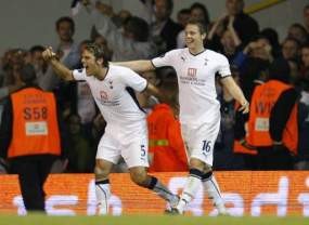 Spurs Menang, Everton Imbang