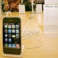 Bisa Nyetrum, Apple Tarik Jutaan Adaptor iPhone