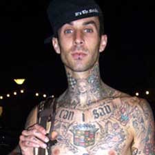 Travis Barker Lolos Dari Kecelakaan Pesawat Maut
