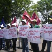 Demonstran Tuntut Janji Hade