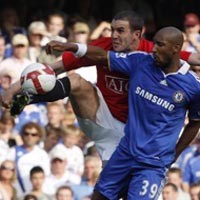 Bus MU Diserang Fans Chelsea