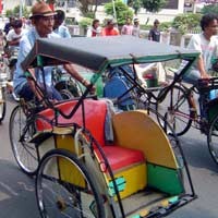 H-3 Penarik Becak di Cirebon Dilarang Beroperasi