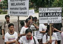 Pasal Definisi Pornografi dan Sanksi Pelanggar Diperbaiki