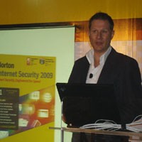 Pembuat Virus Incar Situs Populer