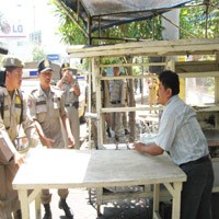 Penertiban PKL di HR Muhammad Ricuh