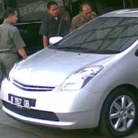 JK Surati KPK Lapor Gratifikasi Mobil Toyota Prius Hybrid