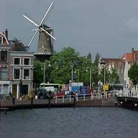 Tak Memihak, Pemerintah Tak Usah Ditunggu