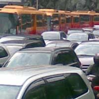 Terakhir Kerja Jelang Lebaran, Jalan Protokol Dikepung Macet