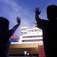 Belasan Ribu Pemudik Sesaki Tanjung Priok