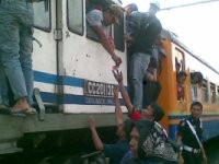 Penumpang Lokomotif KA Tegal Arum Ngamuk di Stasiun Senen