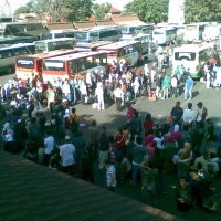 Fanatik Bus Tertentu, Pemudik Tumplek di Terminal Cicaheum