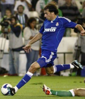 Gol Telat Nistelrooy Menangkan Madrid