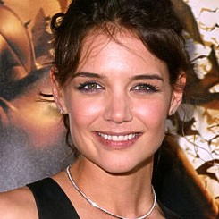 Katie Holmes Seksi di Layar Kaca