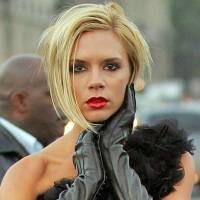 Victoria Beckham Tidur Bersarung Tangan