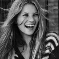 Lirik Dunia Musik, Kate Moss Pensiun Jadi Model