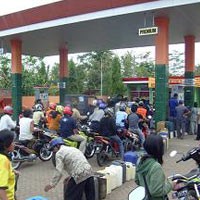 Antrean BBM di SPBU Ngawi Mulai Mengular