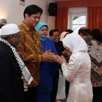 Di Bawah Hujan Tercurah, Idul Fitri di Hamburg Meriah