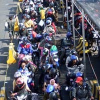 Arus Balik Lebaran Mulai Terasa di Dermaga Kamal