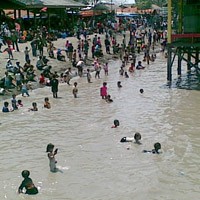 Pantai Ria Kenjeran Diserbu, Jalanan Macet