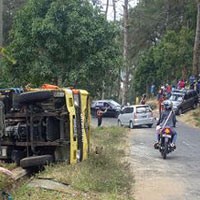 Korban Luka Berat Truk Terguling Bertambah