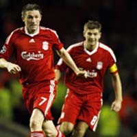 Keane Cetak Gol, Liverpool Menang