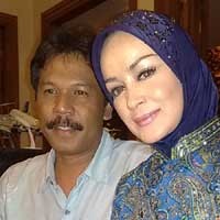 Chintami Atmanegara Kalap Makan Ketupat