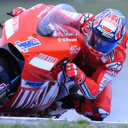 Stoner Pole dan Rekor, Rossi Jatuh