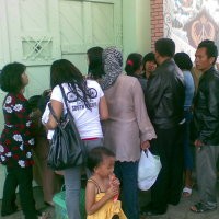 Ratusan Pembesuk Padati Rutan Kebon Waru