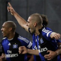 Petric Bawa HSV ke Puncak