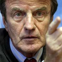 Malu Lidah Prancis, Telinga Wartawan