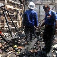 Diduga Korsleting, Toko Peralatan Listrik Dilalap Api