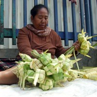 Jelang Lebaran Ketupat, Pedagang Janur Keleleran