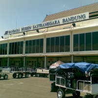 Pemudik yang Pakai Pesawat Menurun