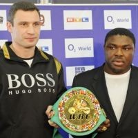 Peter Provokasi Klitschko Saat Jumpa Pers