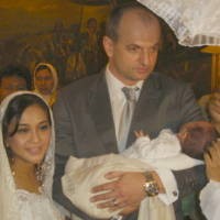 Paramitha Rusady-Nenad Bago Bergandengan Tangan