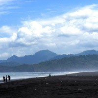 Lebaran Ketupat, Pantai Bambang Diserbu 60 Ribu Wisatawan
