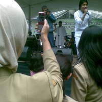 Alamak...Ribuan PNS Berebut Salaman dengan ST12