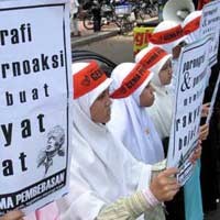 RUU Pornografi Tak Disahkan, MUI Ancam Turun ke Jalan