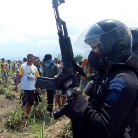 Ingin Mengadu ke Gubernur, Ratusan Warga Takalar Dihalau Polisi