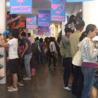 Si Pionir Clothing yang Terus Tersenyum